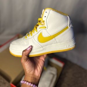 Authentic W AF1 sculpt ‘Phantom Yellow orchard